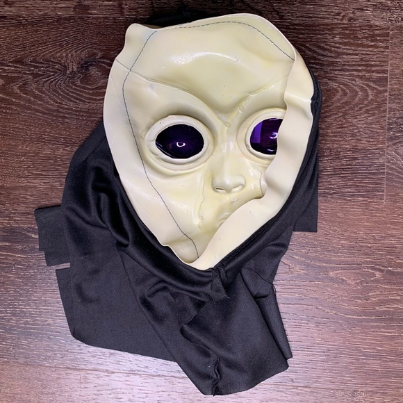 Vintage Alien Halloween Mask - Picture 4 of 4